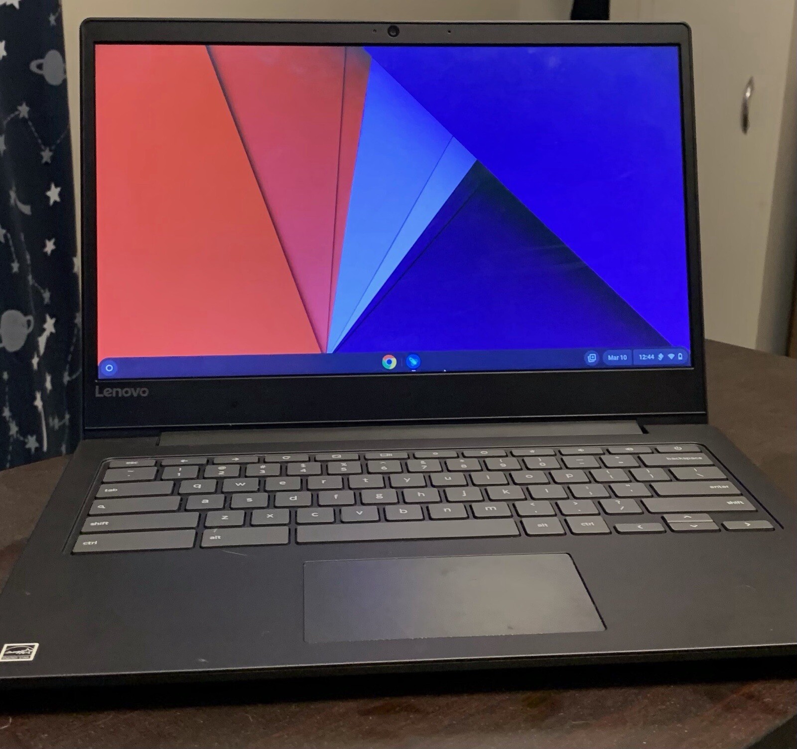 Lenovo Chromebook S330 81JW0001US 14” MediaTek MT8173c. 1.7 GHz. 4GB Memory. 32G