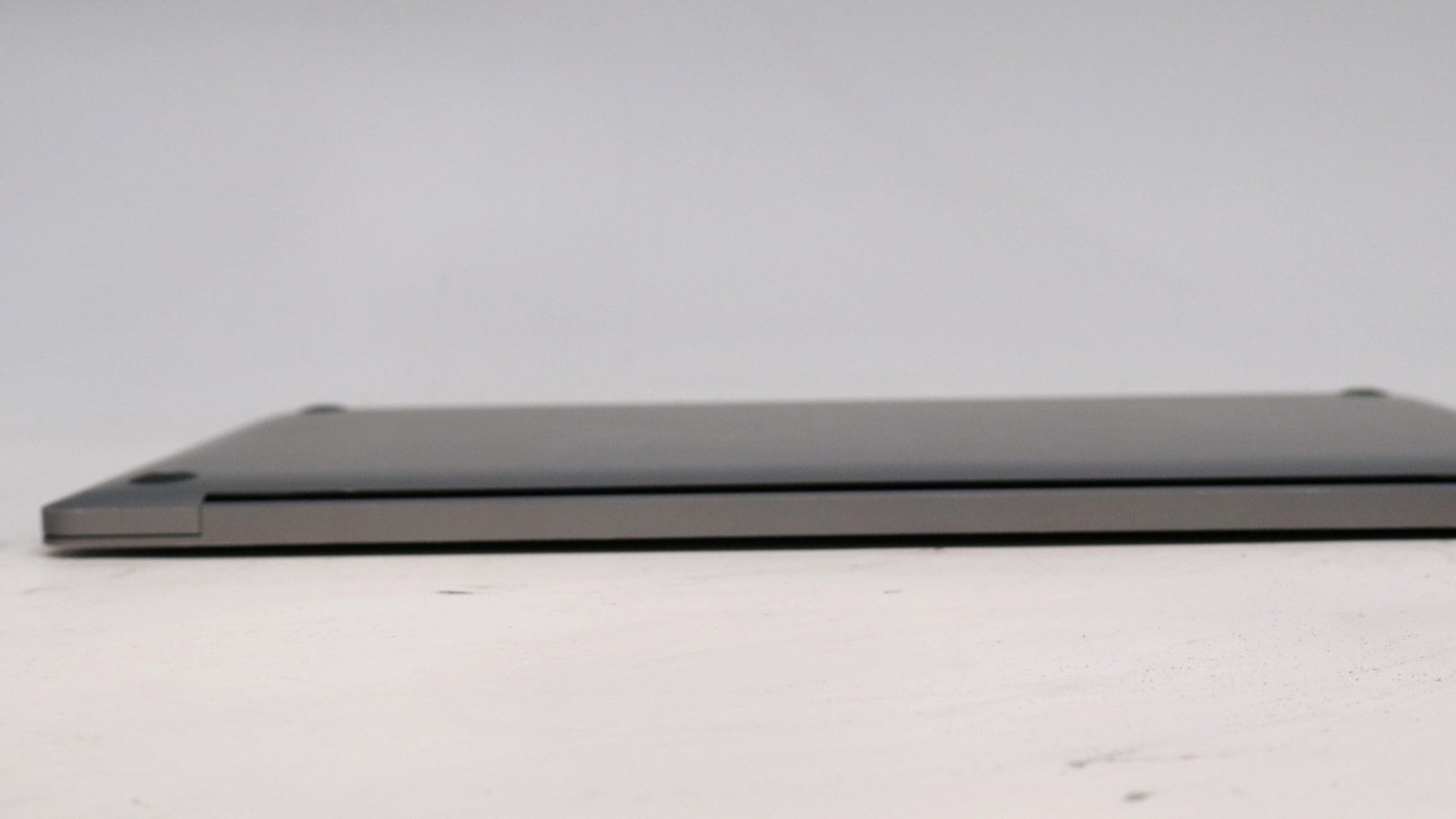 Apple Macbook Pro 15″ i9-9980HK 16GB 512GB CHP KBD – Good READ DESC