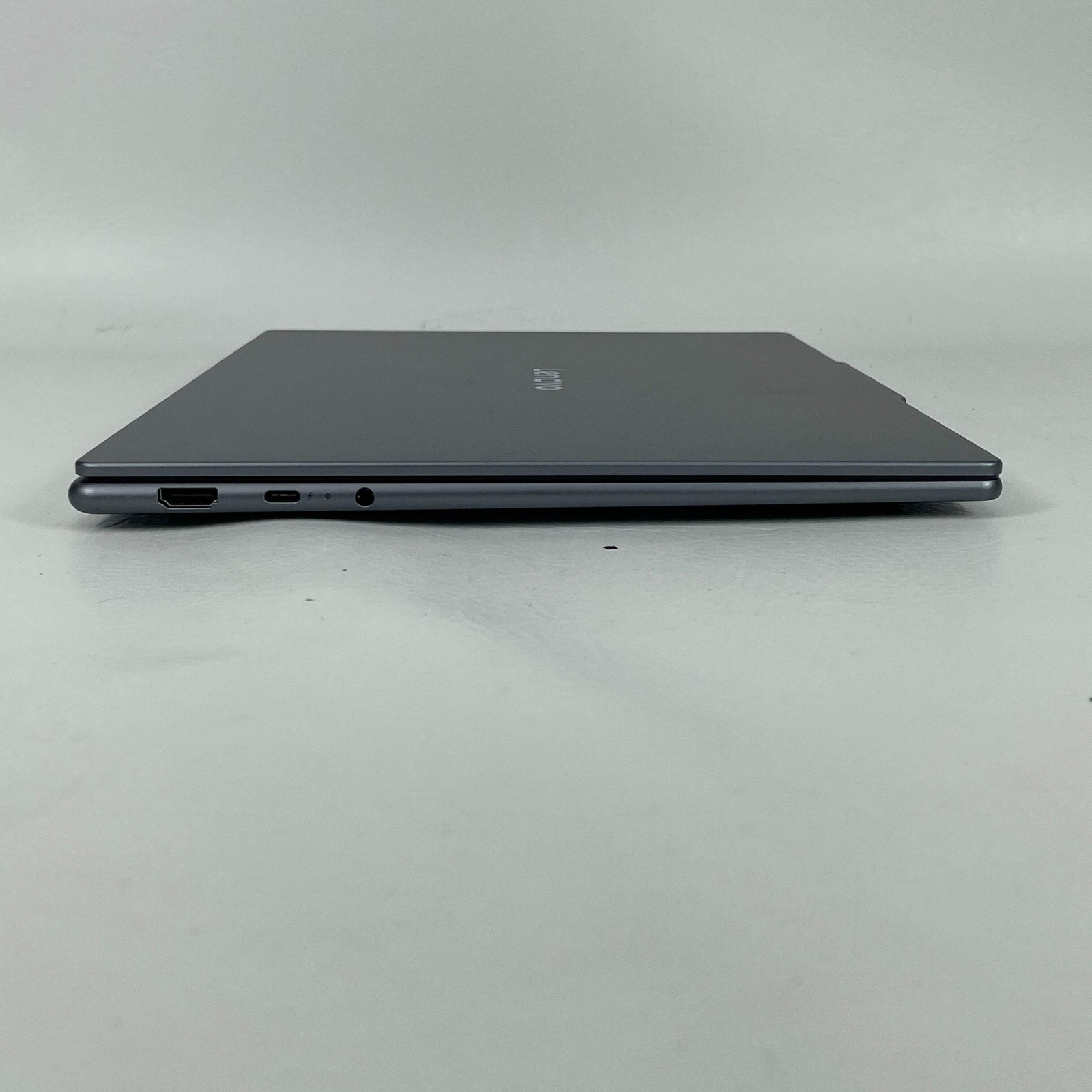 Lenovo Yoga Slim 7i 9596U3V3L 14″ Core Ultra 7 285V 2.2GHz 32GB RAM 1TB SSD
