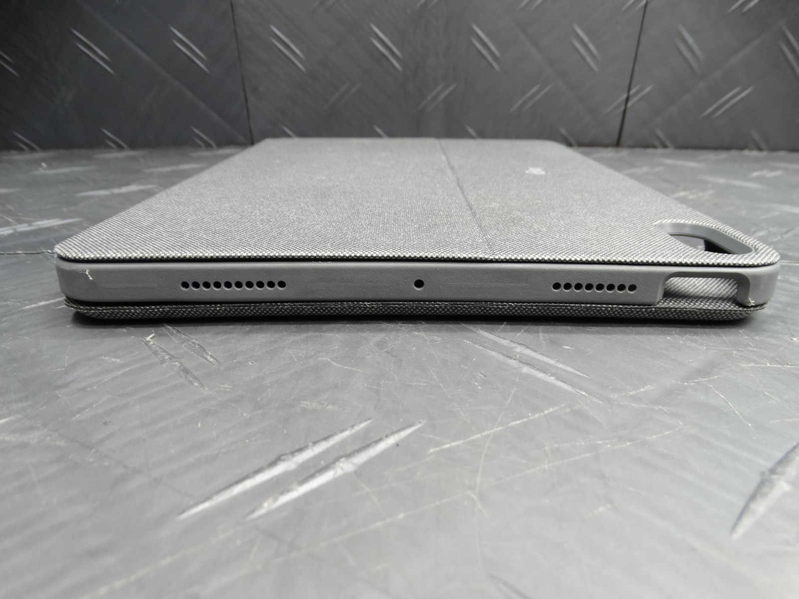Logitech Combo Touch Keyboard Folio with Trackpad for iPad 7/8/9 – YU0048