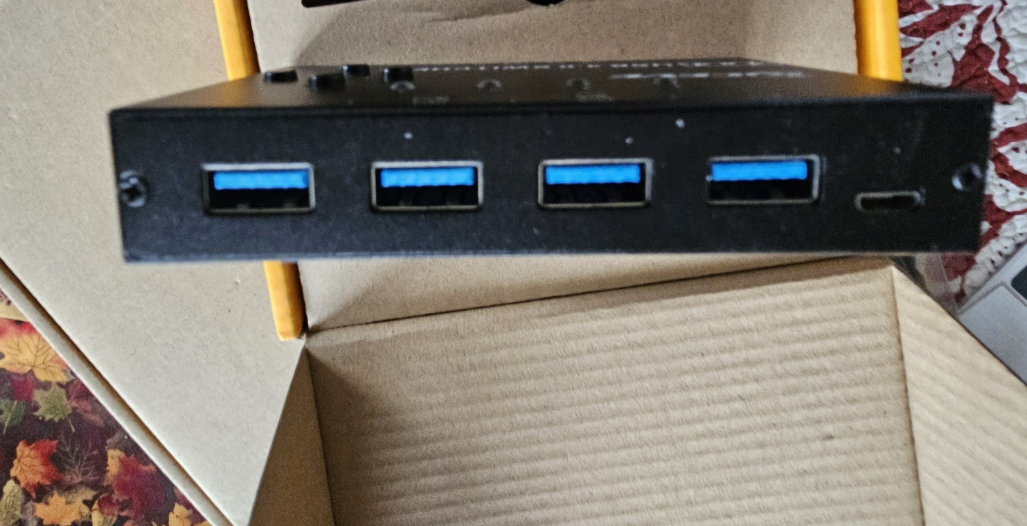 KCEVE 4×4 USB 3.0 Powered Hub/Splitter Box 1:4 USB Type A Female & Male Black
