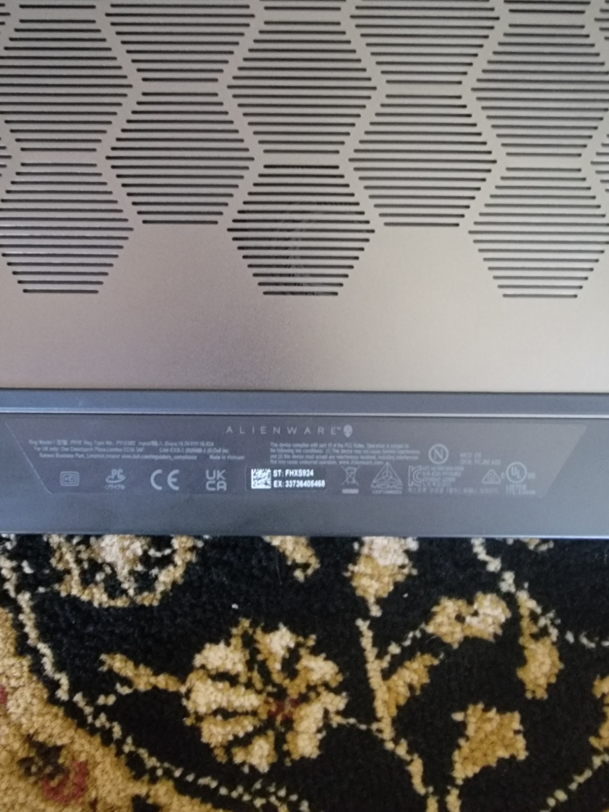 Alienware m18 R1 18in Ryzen 9 7845HX 32GB RTX 4070 2TB SSD W11H