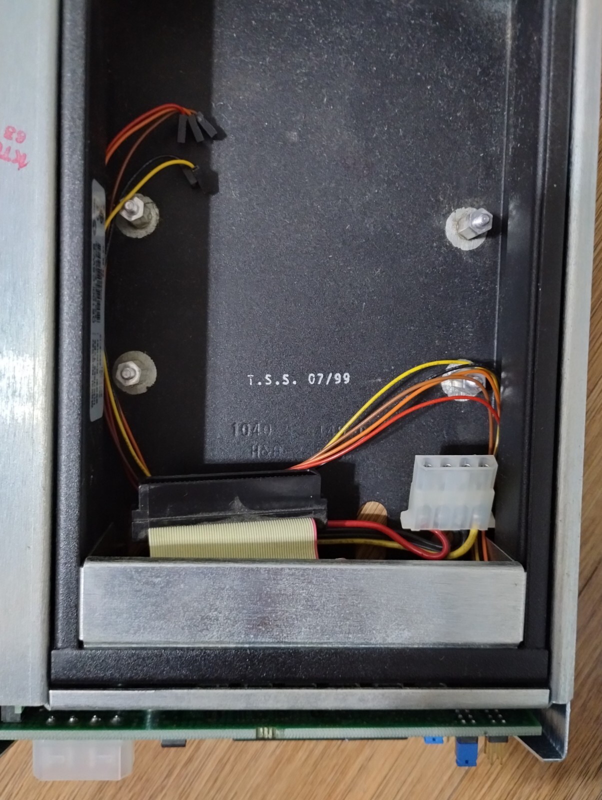 DE100iCSW/B Kingston Data SCSI HDD REMOVABLE ENCLOSURE FRAME/CADDY HOT SWAP TRAY