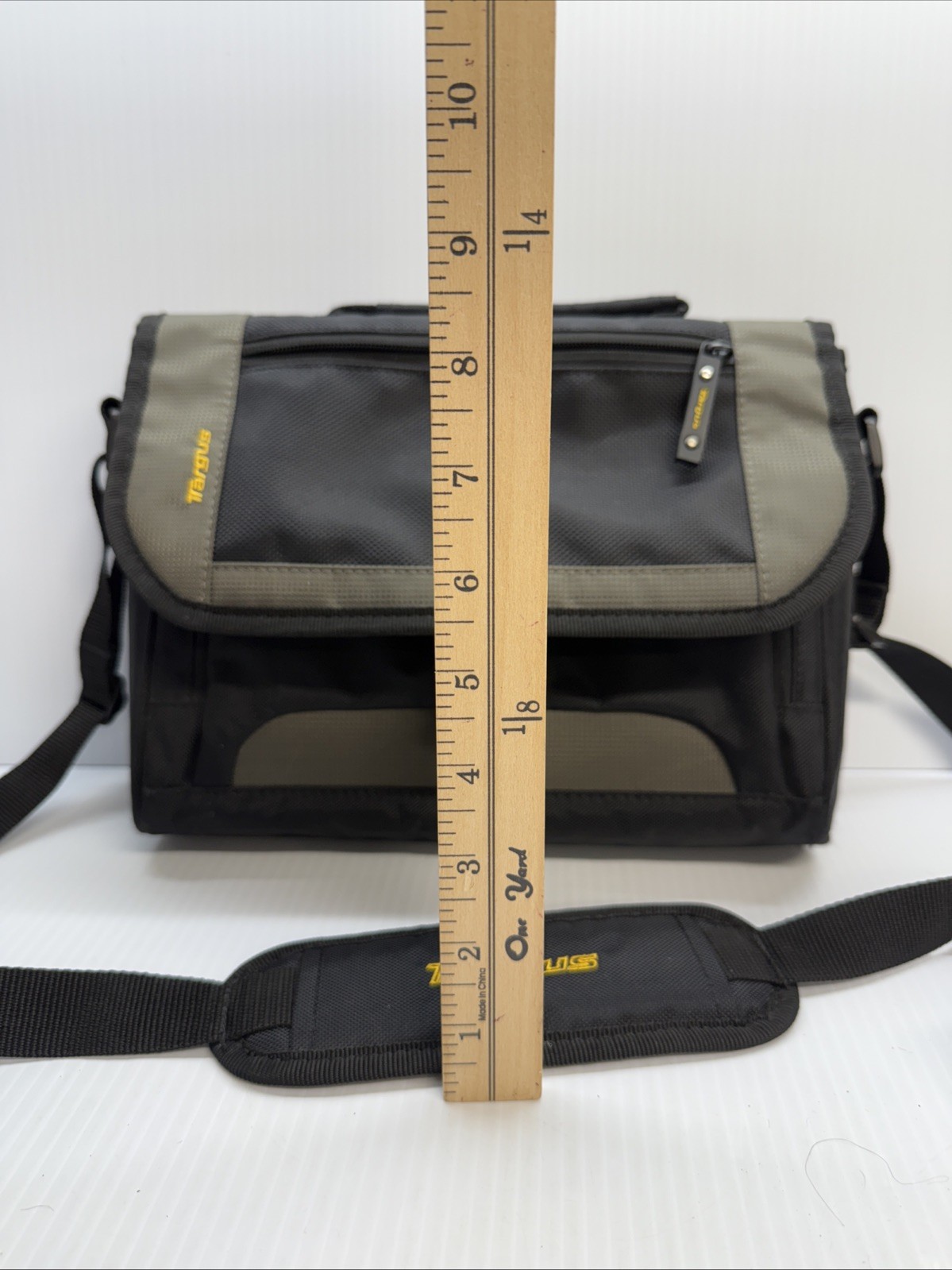 TARGUS Messenger Bag City Gear Mini for Most Tablets – Black/Gray W Pouch Multi