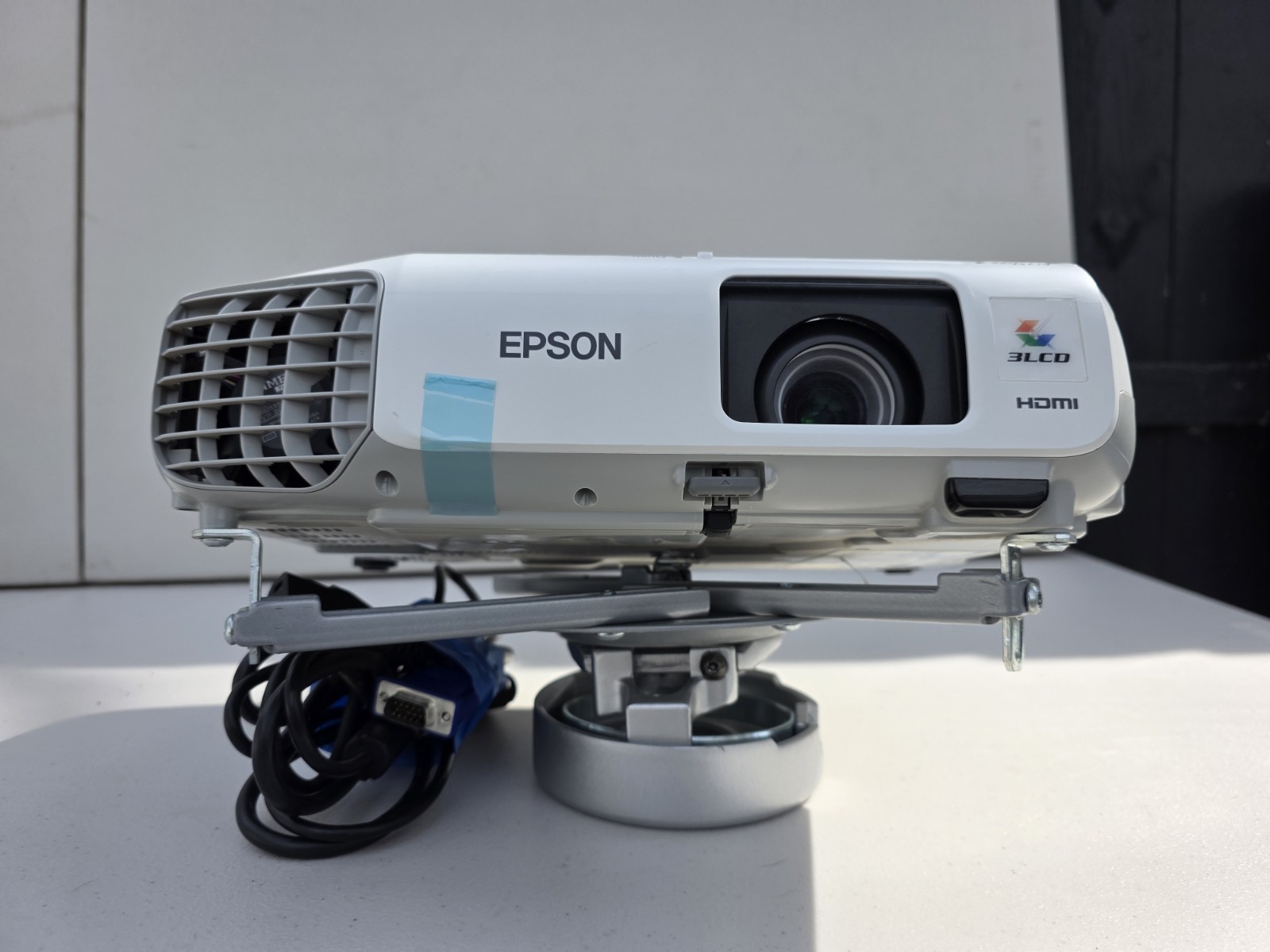 Epson PowerLite X27 3LCD XGA 2700 ANSI 3000:1 HDMI VGA USB White