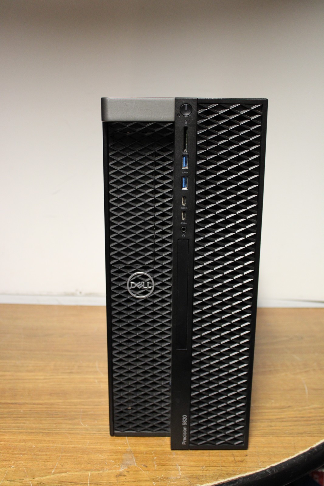 Dell Precision 5820 10-Core i9-10900X 4.70Ghz 32Gb RAM 256Gb Radeon Win 11 IN