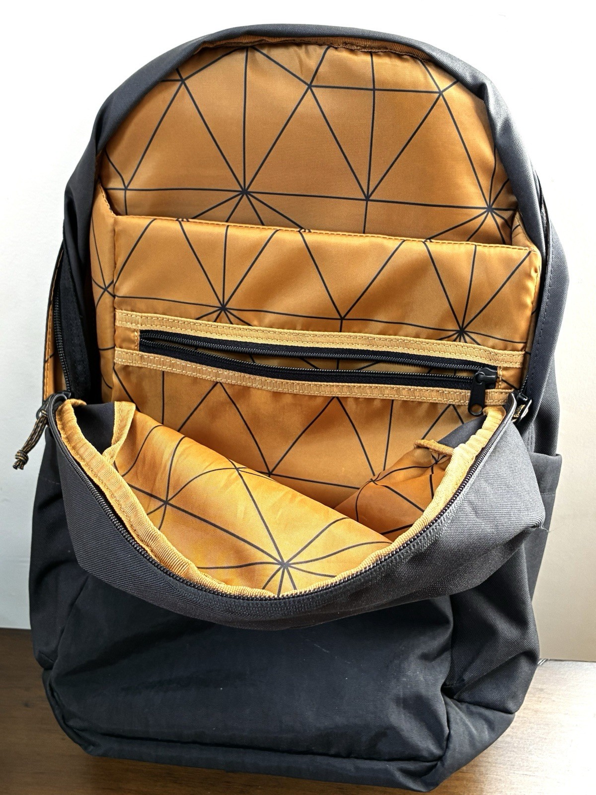 Thule Sweden Backpack Black Softshell Geometric Lined Padded, Laptop Compartment