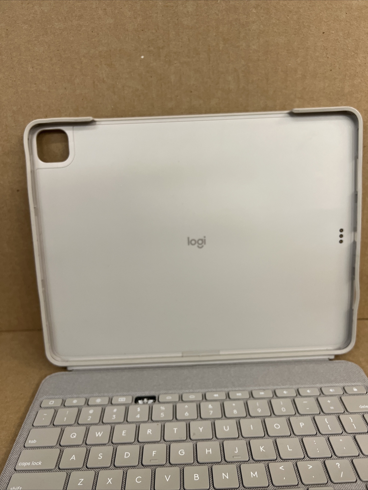 Logitech Combo Touch Keyboard Folio for iPad Pro 12.9″ Silver- KEY MISSING!!