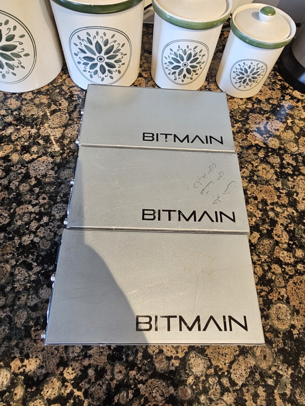 Bitmain Antminer APW3++ 1600W 12V Power Supply 110/220 APW3 PSU