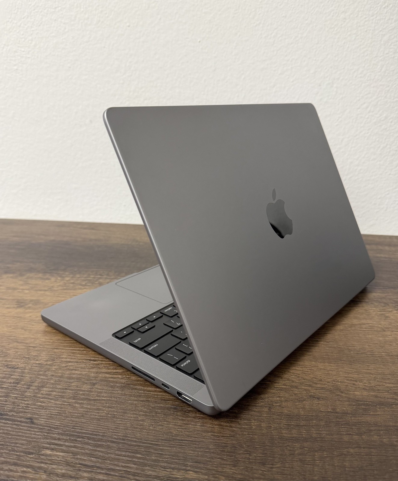 Apple MacBook Pro 2021 14in M1 Pro 8 CPU 16 GPU 16GB RAM 512GB SSD