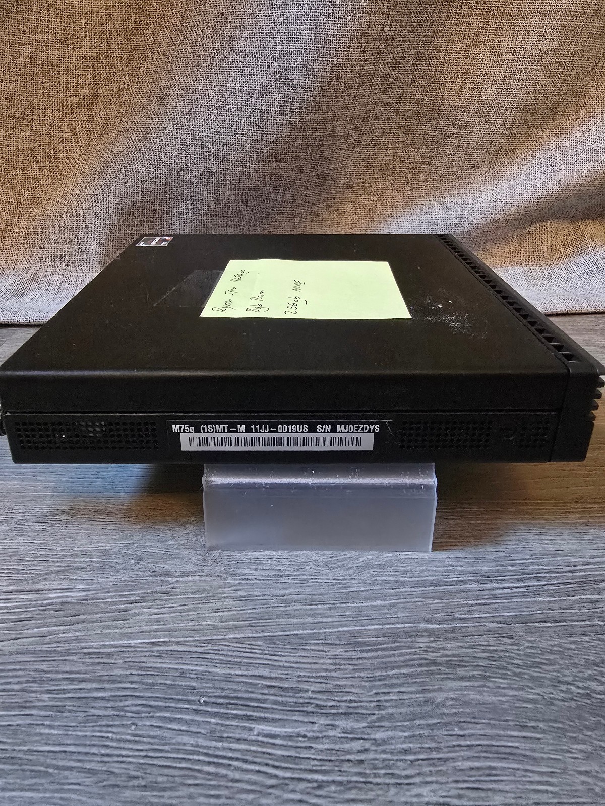 Lenovo M75q Gen 2 (256GB NVME, Ryzen 5 PRO 4650GE, 8gb RAM)