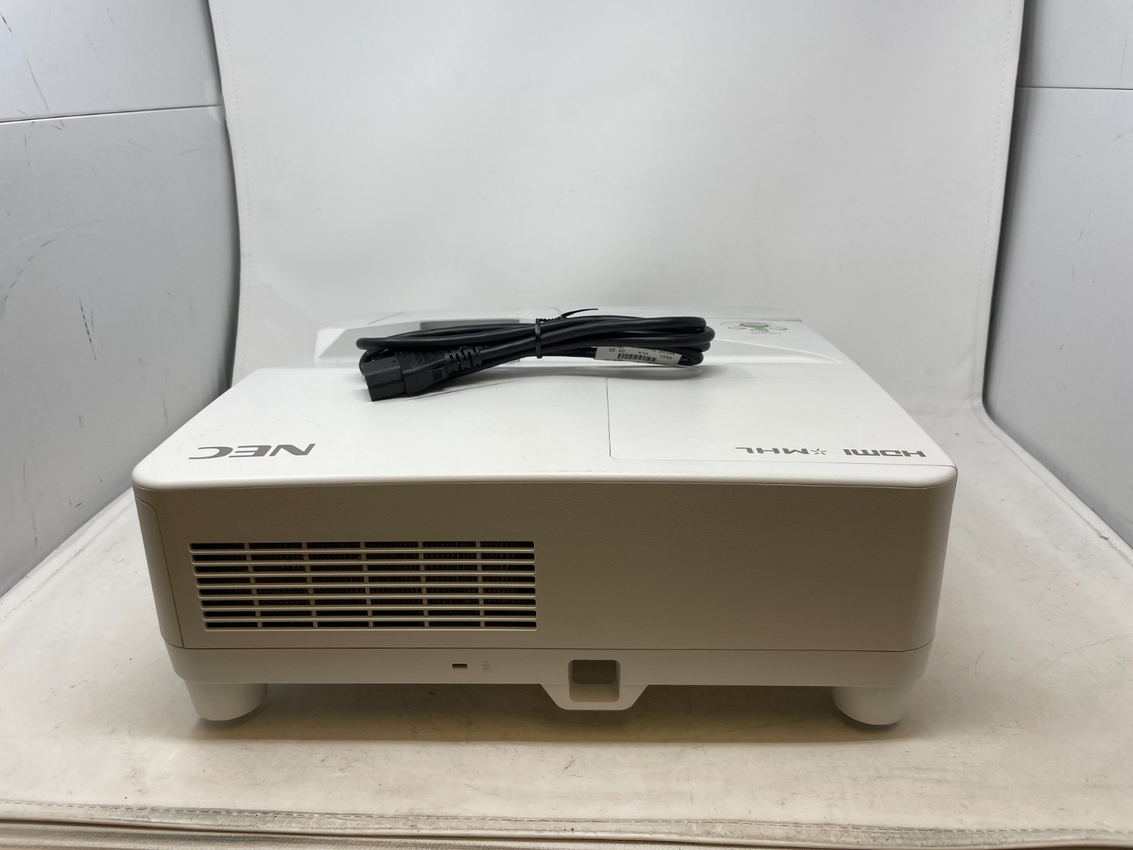 REPAIR UNIT: NEC NP-UM351W Ultra Short Throw 3LCD Projector – 820 Lamp Hours