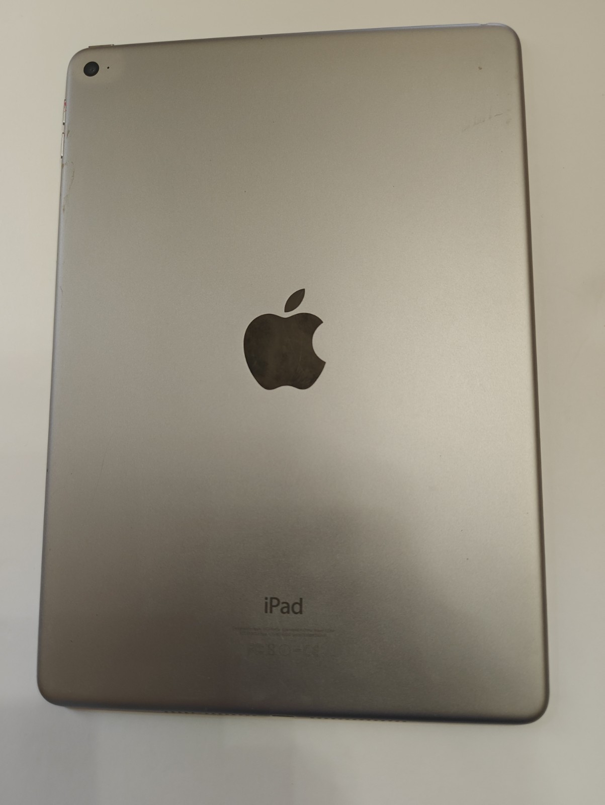 Apple iPad Air 2 9.7″ 128 GB WiFi -Very Good-BH 89% *minor issue* #i801