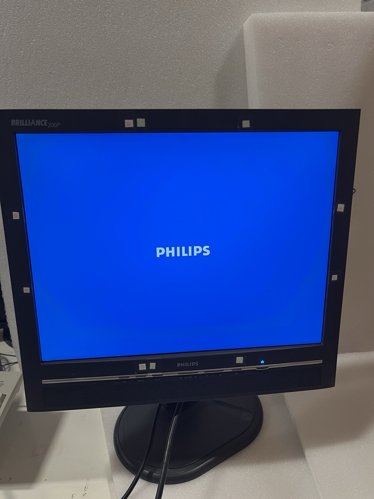Philips Brilliance 200P6 20″ LCD Monitor UXGA 1600×1200 4:3 Retro Gaming PACS