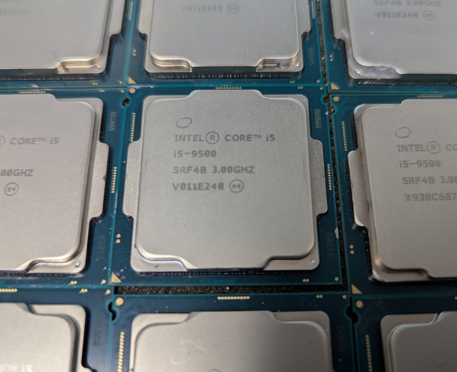 Intel Core i5-9500 9th Gen. 3.00GHz 6-Core Desktop CPU LGA1151 SRF4B