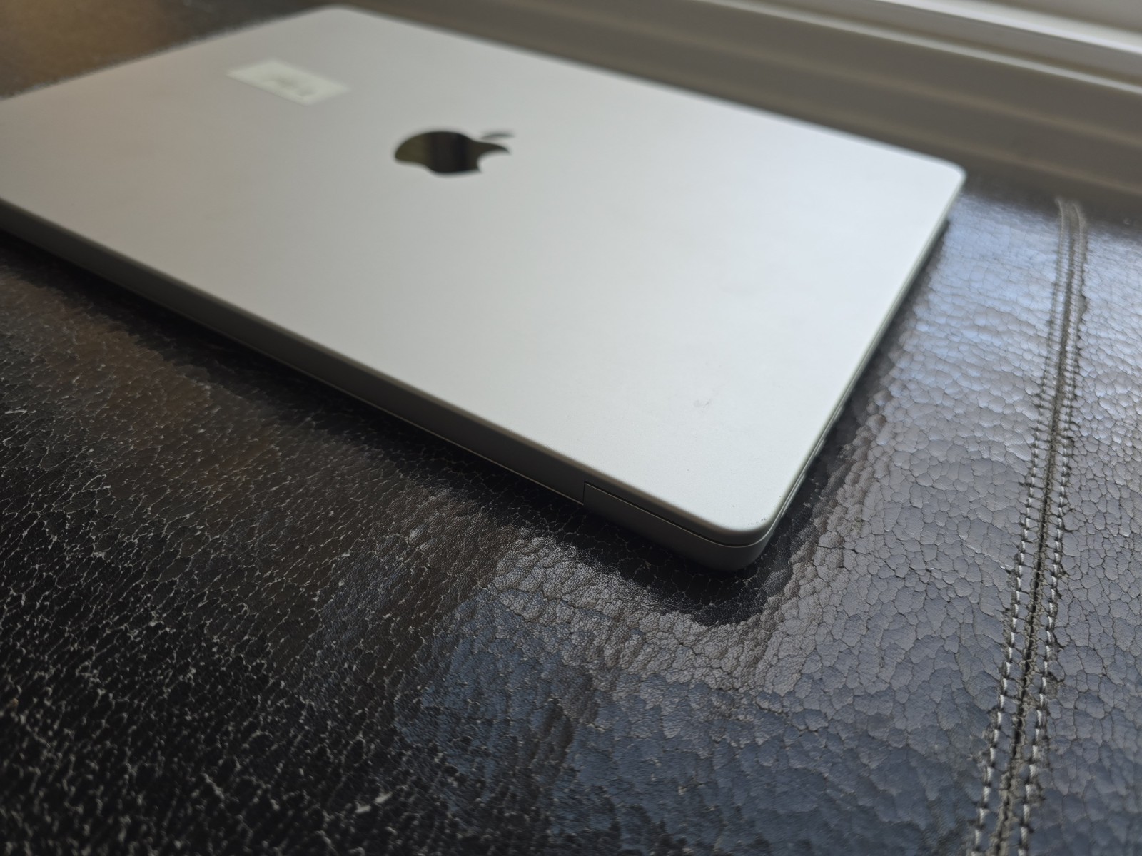 Macbook Pro A2992 Good LCD Screen 14″, Grade A Silver Apple ID for Parts