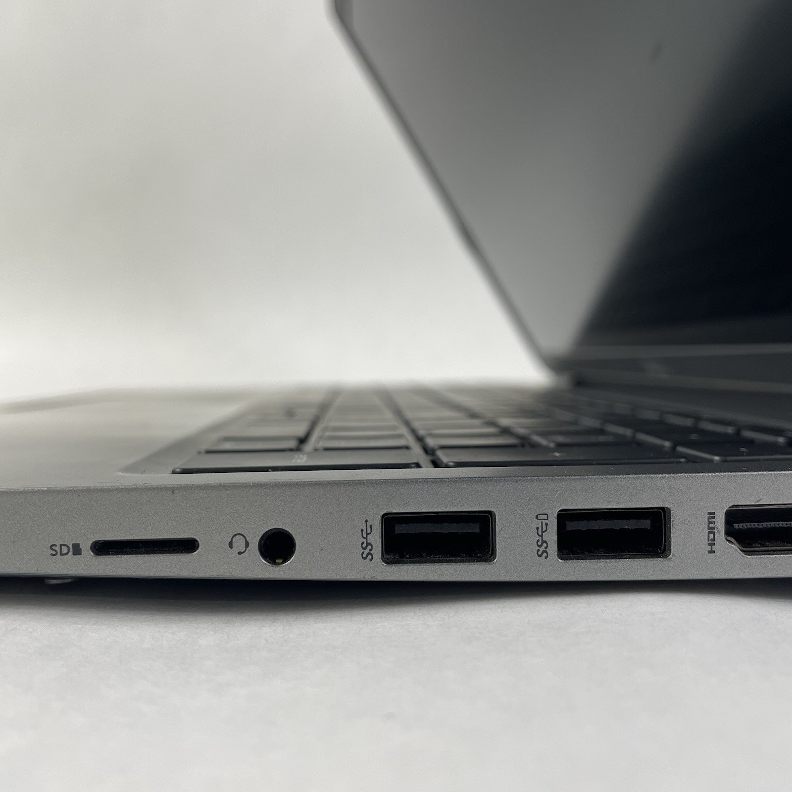 Dell Latitude 5520 15.6″ i5-1145G7 2.60 GHz 16 GB RAM No SSD/OS/AC