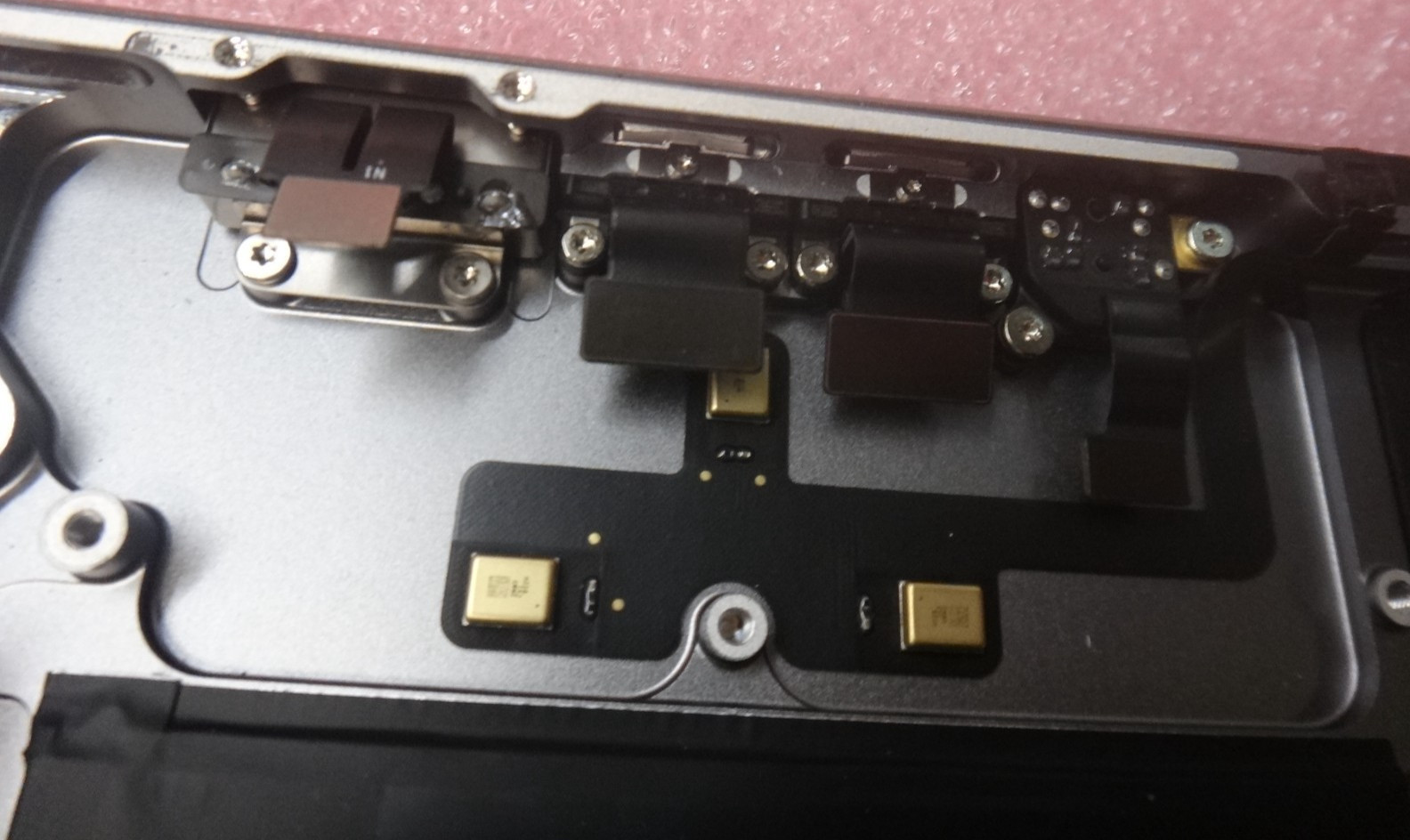 Genuine Apple MacBook Pro 16″ A2485 2021 Top Case w/ Keyboard and Battery A2527