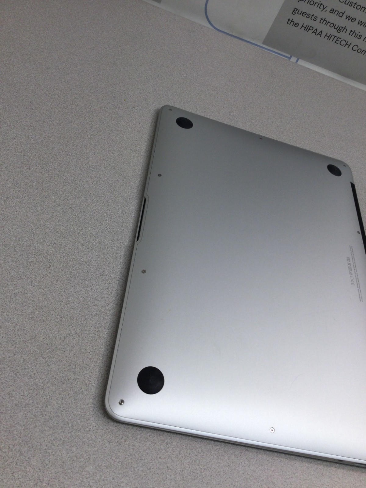 Apple MacBook Air 13.inch (128 GB SSD, Intel Core i5 5th. Gen., 1.6GHz, 4 GB RAM