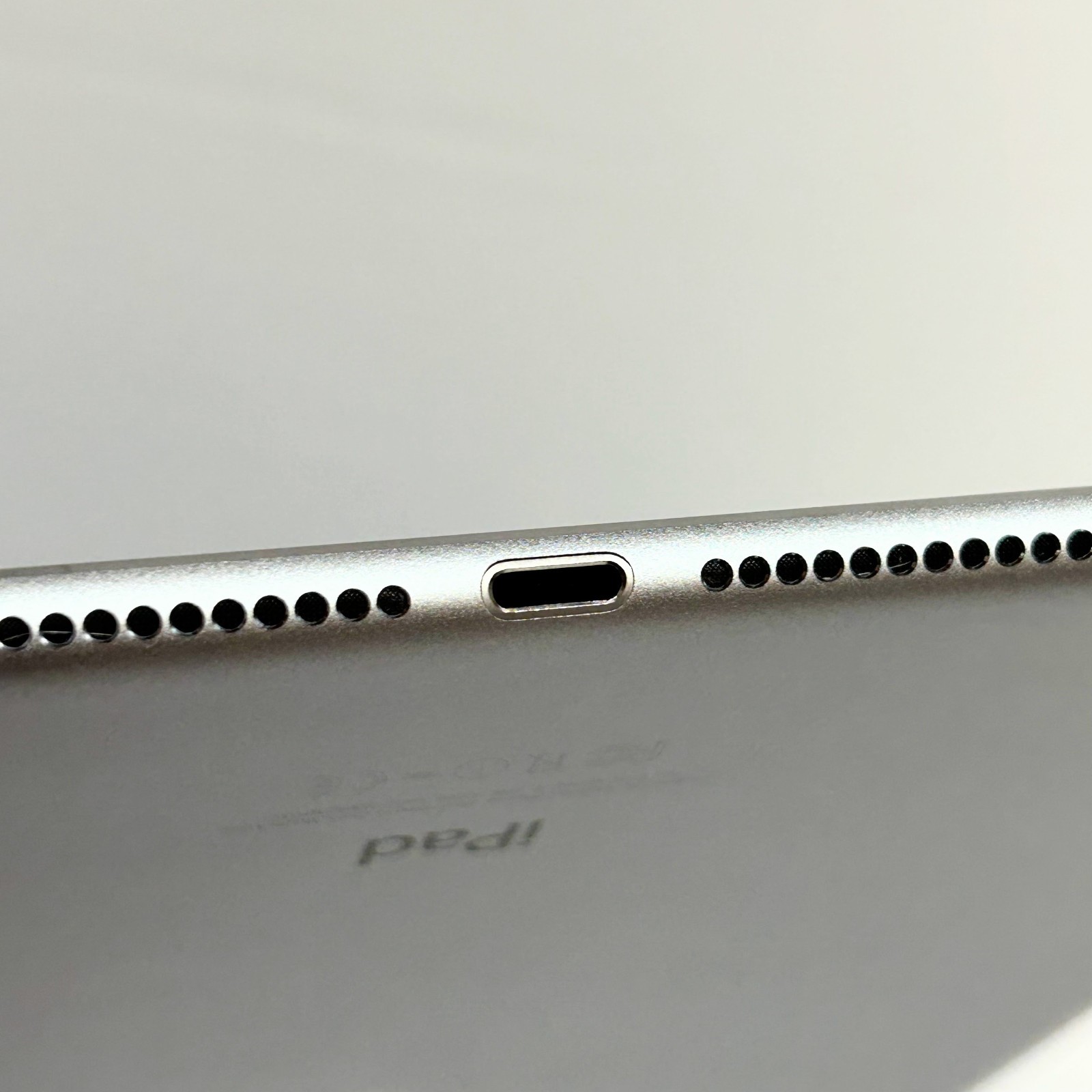 APPLE IPAD AIR 2 MGL12LL/A | 9.7″ | 16GB | WI-FI ONLY | SPACE GRAY