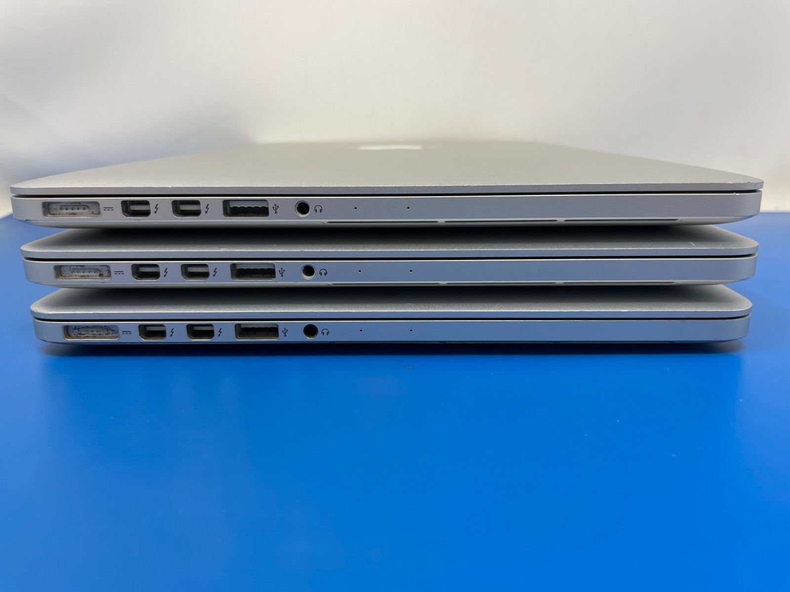 Lot: 3 Apple MacBook Pro A1502 MF839LL/A i5-5257U@2.7GHz 8GB RAM 128GB SSD w/ OS