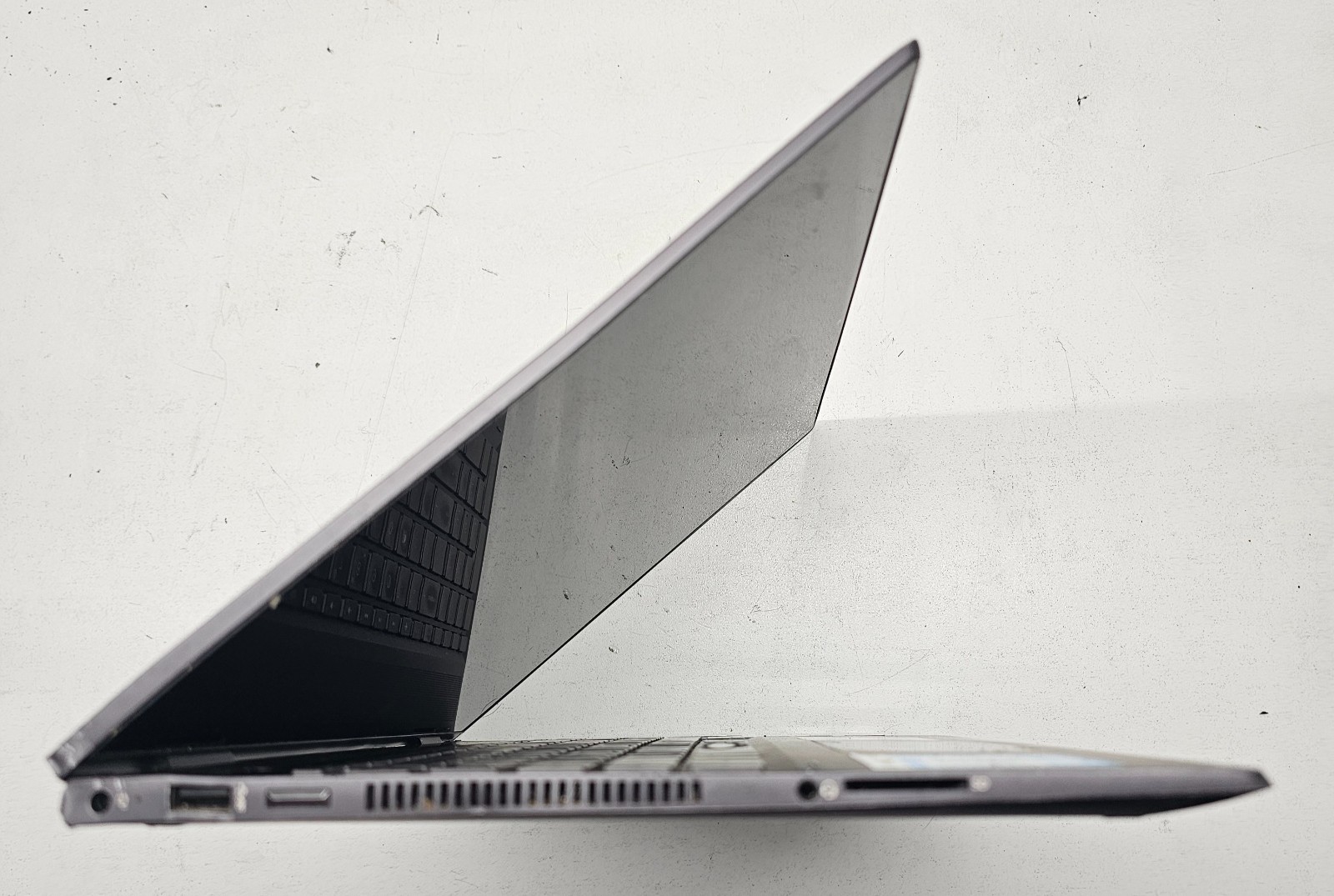 HP Envy x360 15m-ds0023dx Laptop AMD Ryzen 7 3700U NO RAM/HD/OS/POWER (FL)