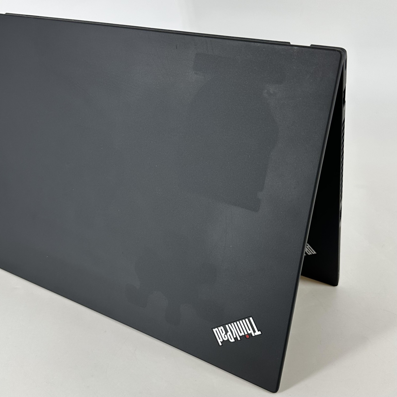 Lenovo ThinkPad T14 Gen 2 FHD 2.3 GHz Ryzen 5 PRO 5650U 16GB 256GB SSD Good