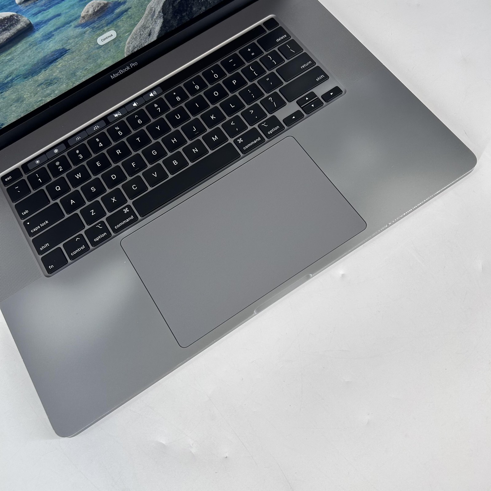 MacBook Pro 16 Touch Bar Space Gray 2019 2.3GHz i9 16GB 1TB SSD Radeon Pro 5500M