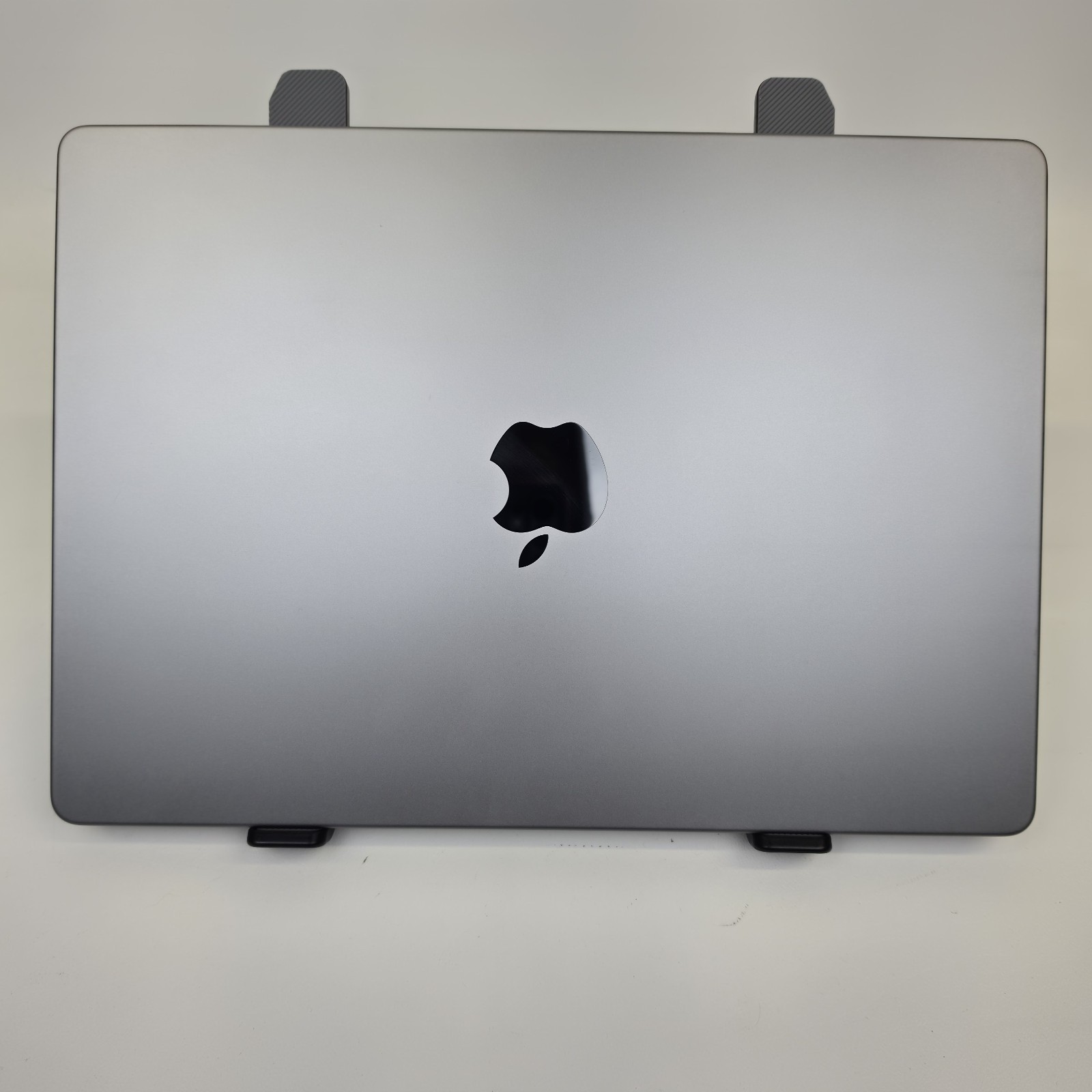 Apple MacBook Pro Mac(18,3) 14″ M1 Pro – 10C/16C 16GB 1TB Tahoe NO AC
