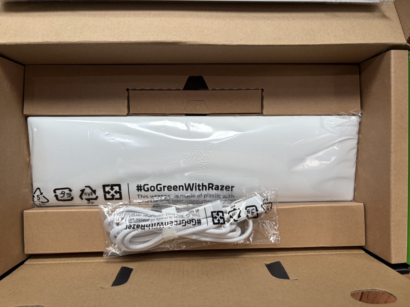 Razer BlackWidow V4 75% Mechanical Gaming Keyboard – White, US English