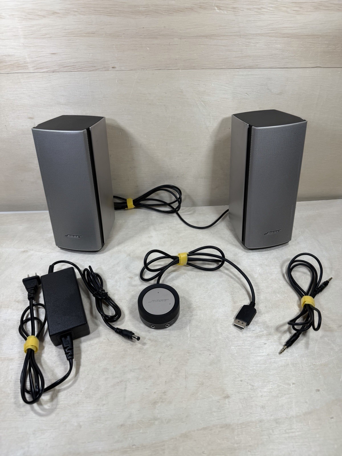 Bose Companion 20 Multimedia Computer Speaker System Silver, Wires, Pod – Tested