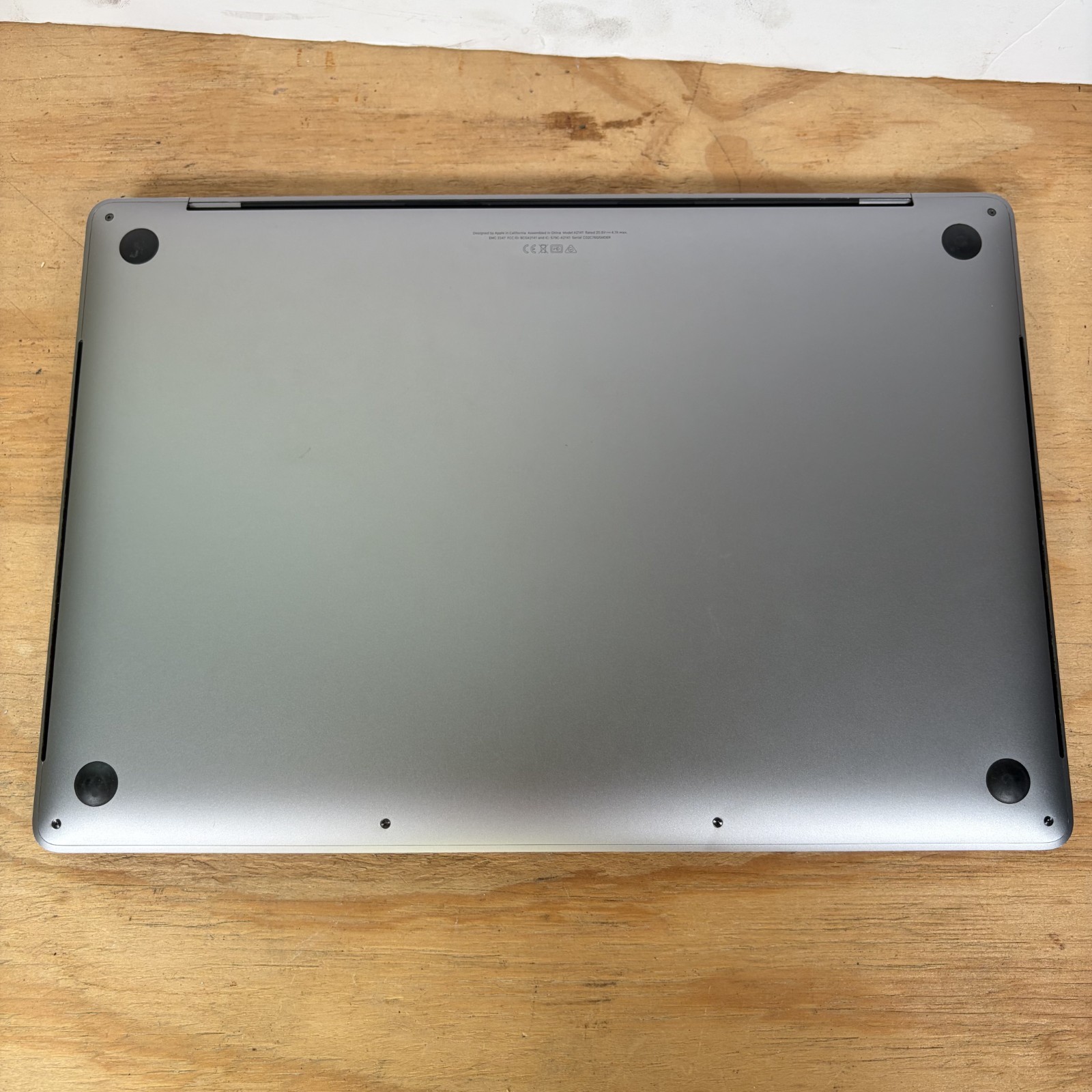 2019 Apple MacBook Pro A2141 Intel i9 2.4GHz 16″ 32GB RAM 1TB SSD (R 5300M) READ