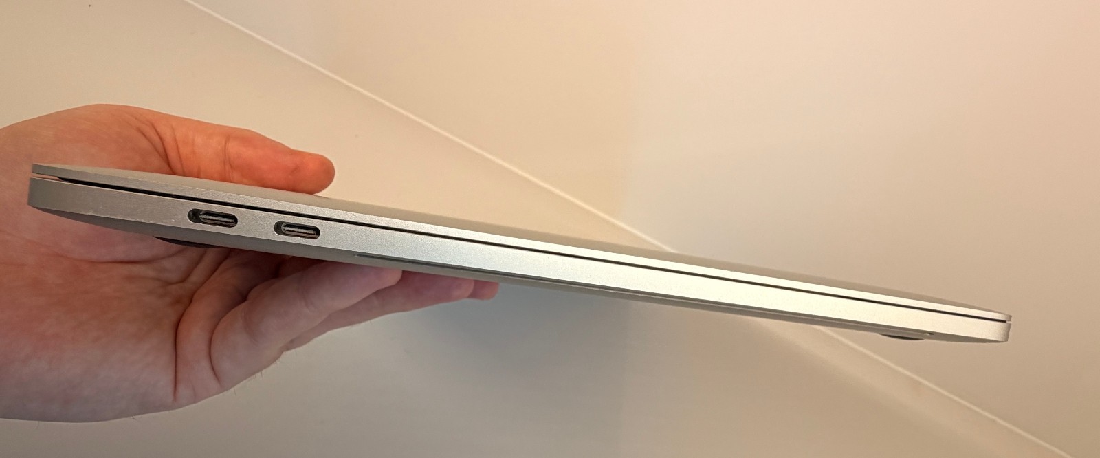 MacBook Pro 15″ 2016 – i7 2.7GHz, 16GB RAM, 1TB SSD, Radeon Pro 460 (Very Good)