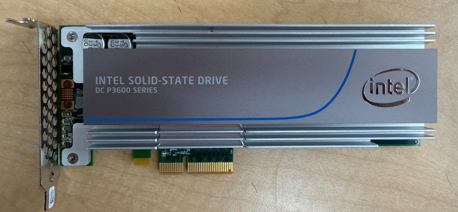 Intel / Oracle DC P3605 Series 1.6TB PCIe NVMe SSD SSDPEDME016T4S 7090698