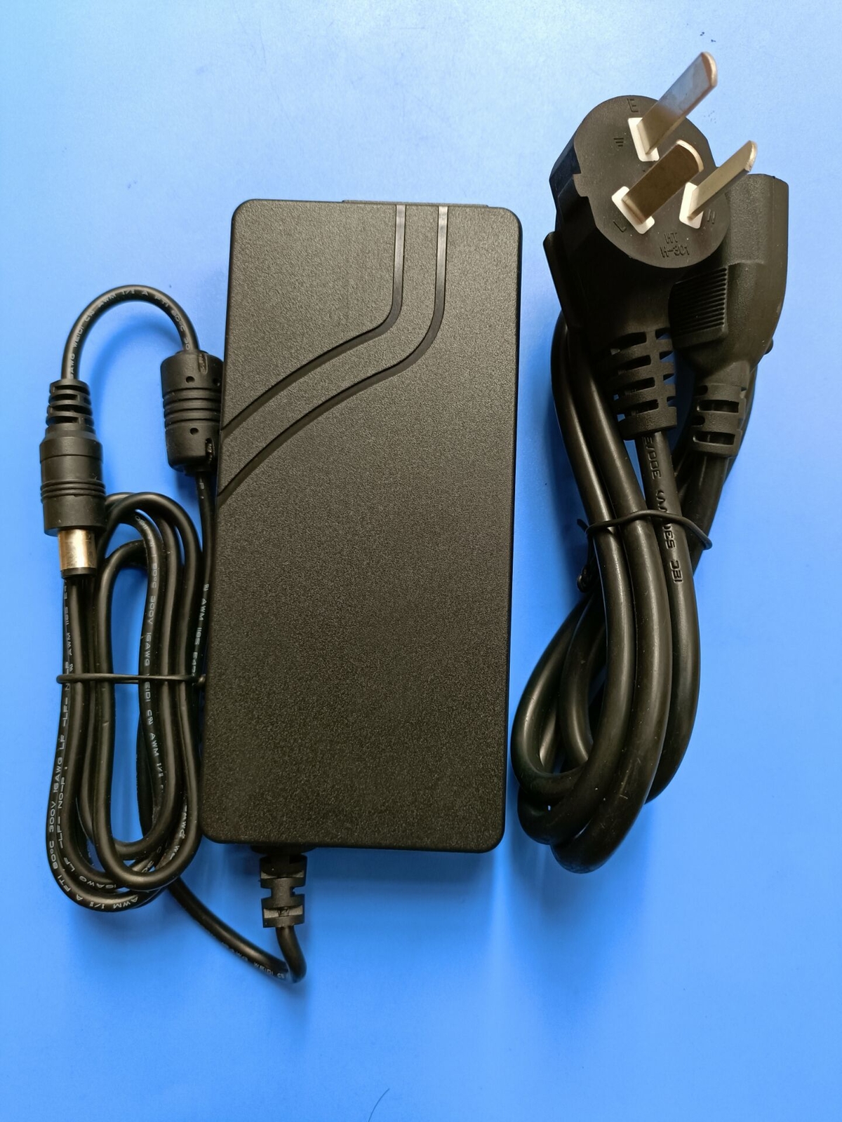 1PCS Genuine KUANTEN Ac Adapter Power Supply KT090A1900473B3 19V 4.73A