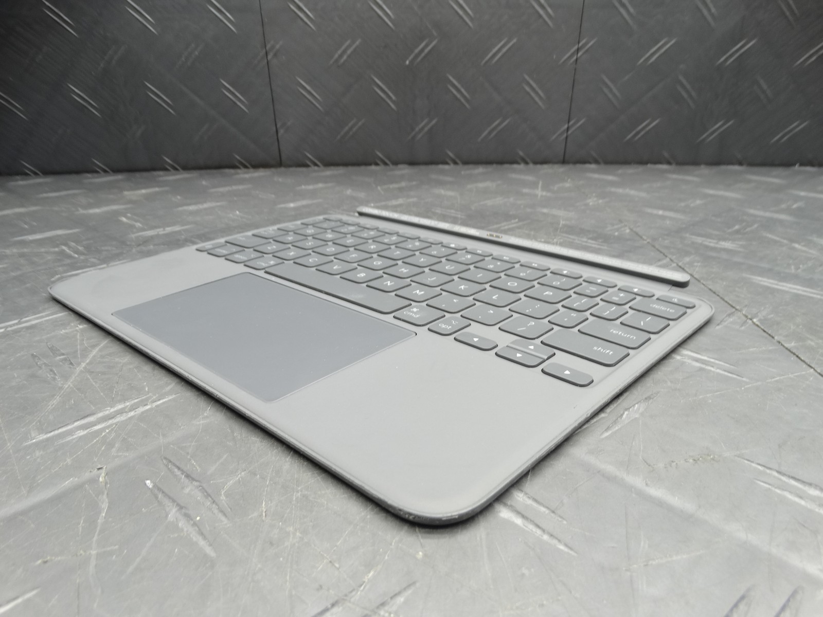 Logitech – Combo Touch iPad Air 11-inch (Oxford Gray) Keyboard Only
