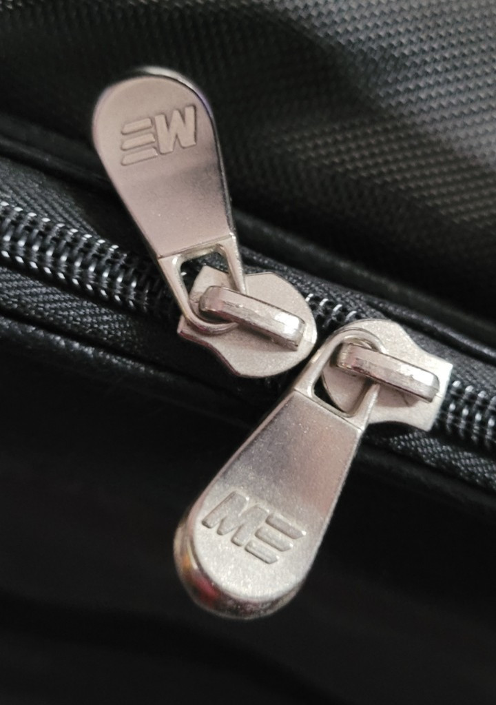 Mobile Edge Briefcase Soft Side Laptop Pocket Magnetic Closure Zippers Work