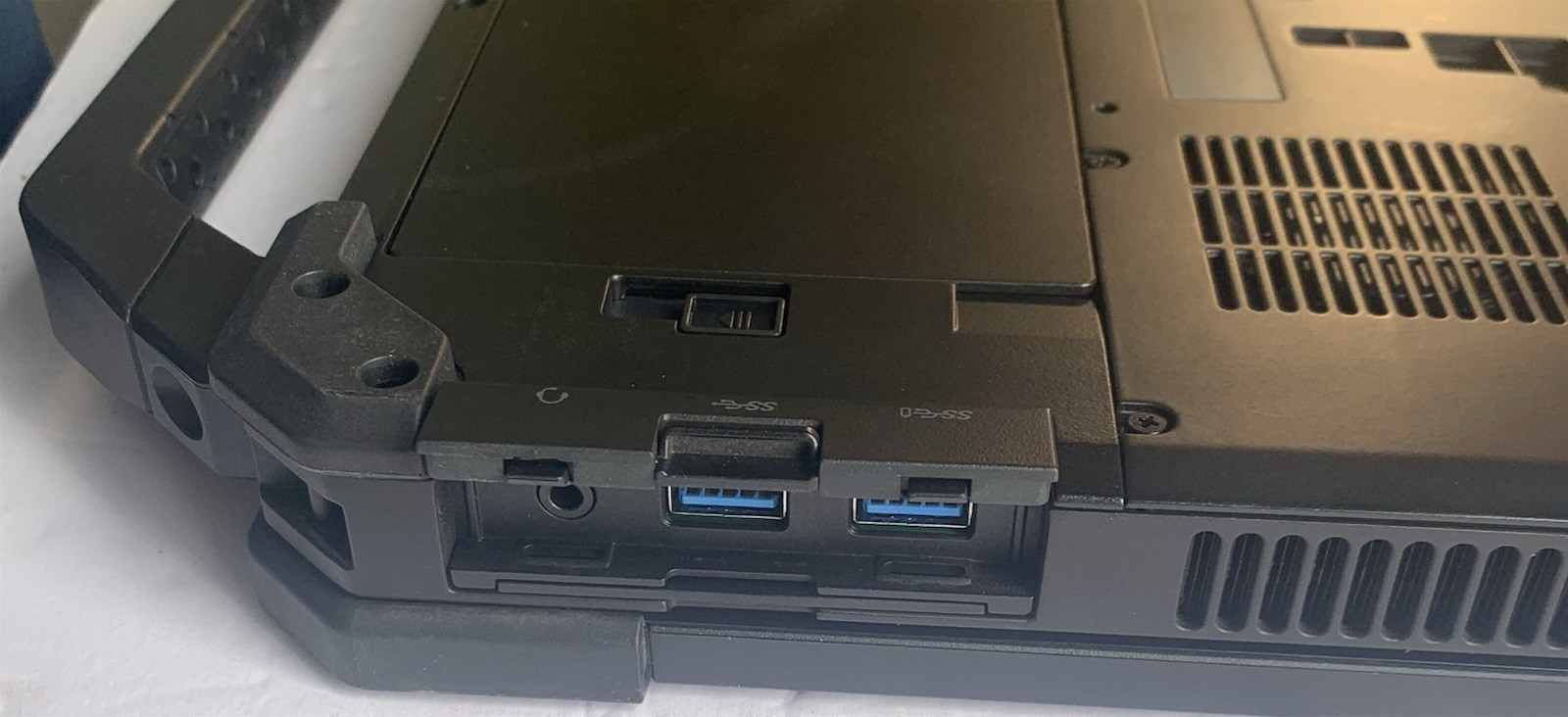 Dell Latitude 5420 Rugged 14″ Touch Core i7-8650U 1.90GHZ 16GB RAM 256GB SSD