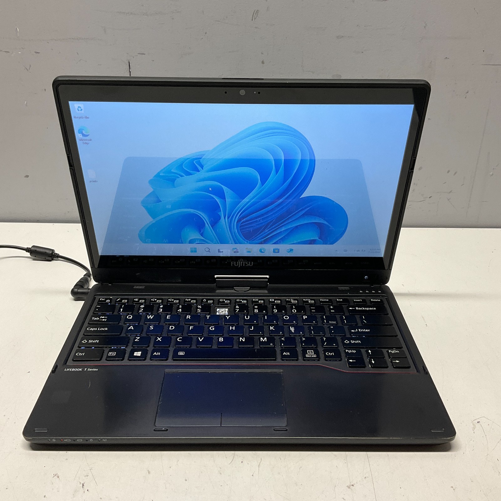 Fujitsu Lifebook T939 Laptop Intel Core i5-8265U @ 1.60 GHz 8GB 256GB SSD READ