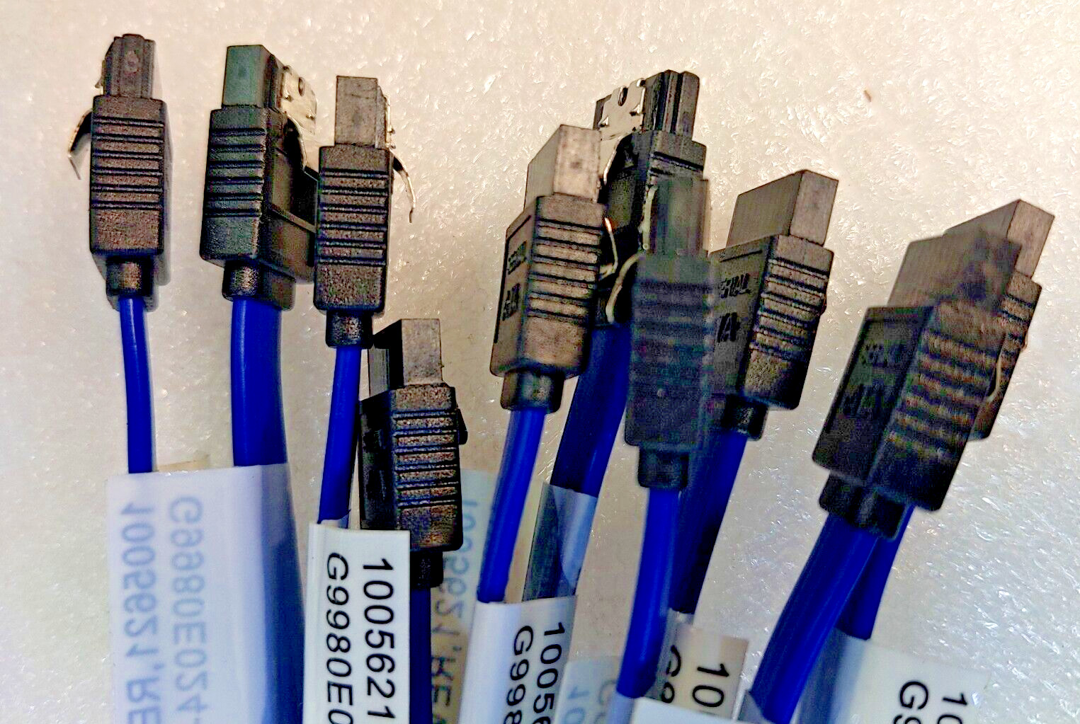 SATA Right Angle 90 Degree to straightCable Metal Retainer Wieson Brand 10 pcs.
