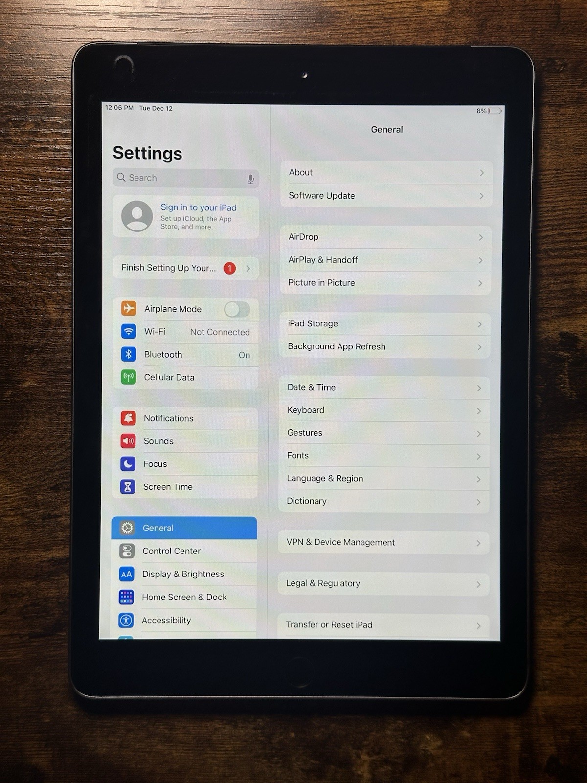 APPLE IPAD 6th GEN WIFI / CELLULAR 9.7″ GRAY – UNLOCKED- 32GB A1954
