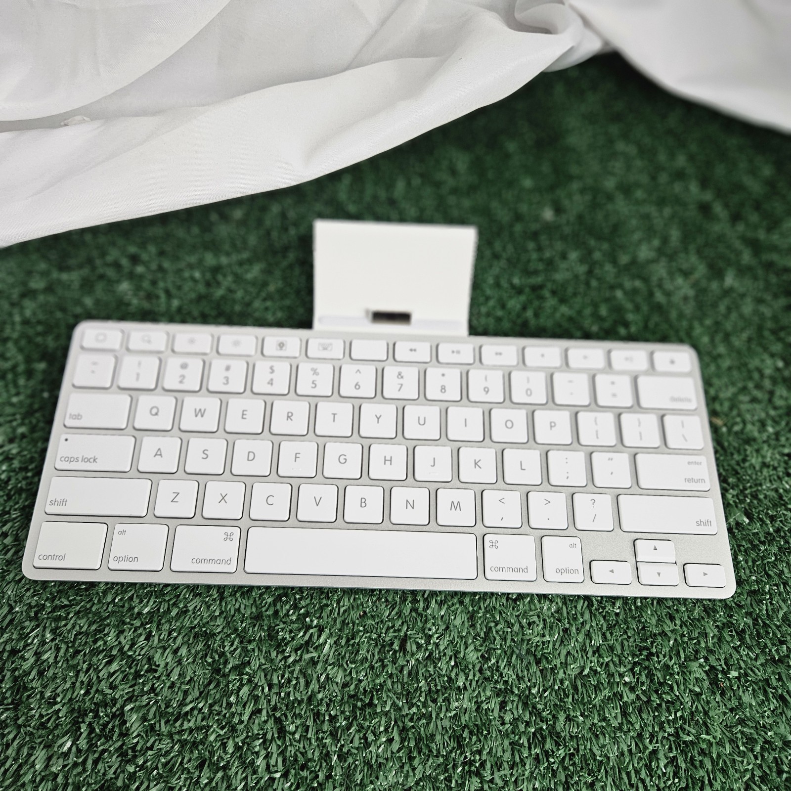 Apple Keyboard Dock Model#A1359 for Apple iPad Gen 1 &2 Port
