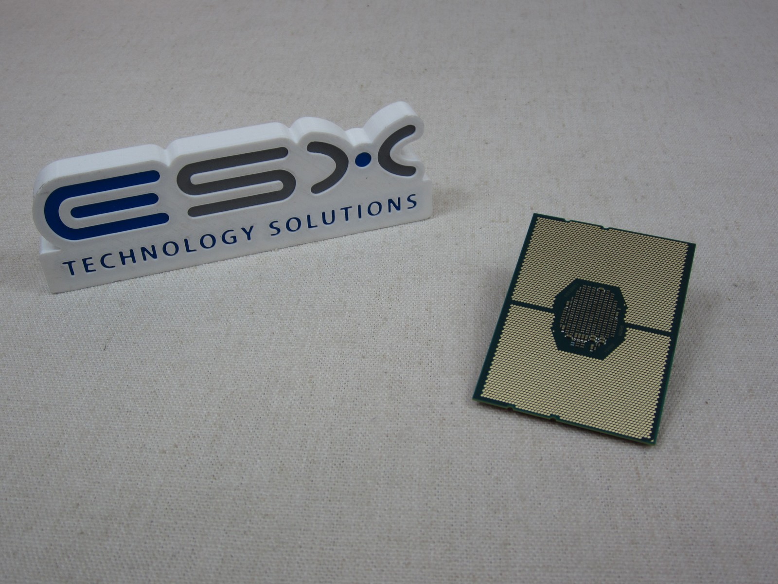 Intel Xeon 26-Core Platinum 8270 @ 2.70GHz 35.75MB 205W Processor SRF96 CPU