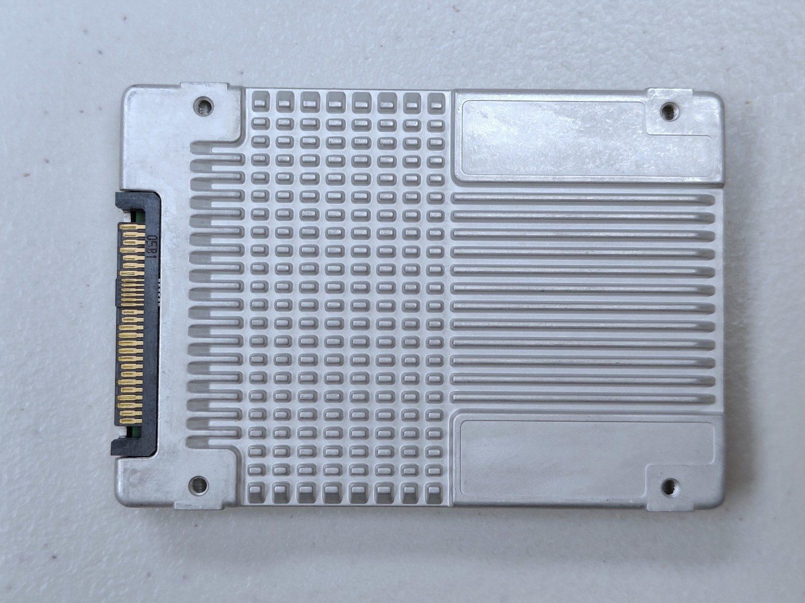 Intel DC P4610 1.6TB 2.5 inch (SSDPE2KE016T8) Solid State Drive (U.2) (NOT SATA)
