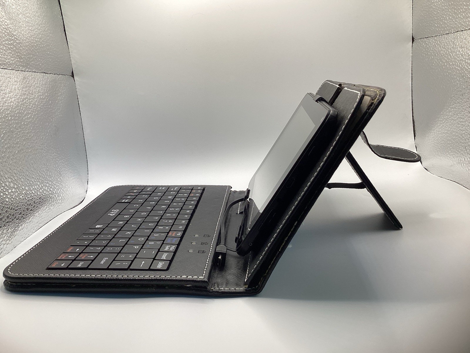 SVP Tablet 7.5”x5.5” Bundle W/ Mini-Keyboard Accessory, Charger & Case Used/Mint