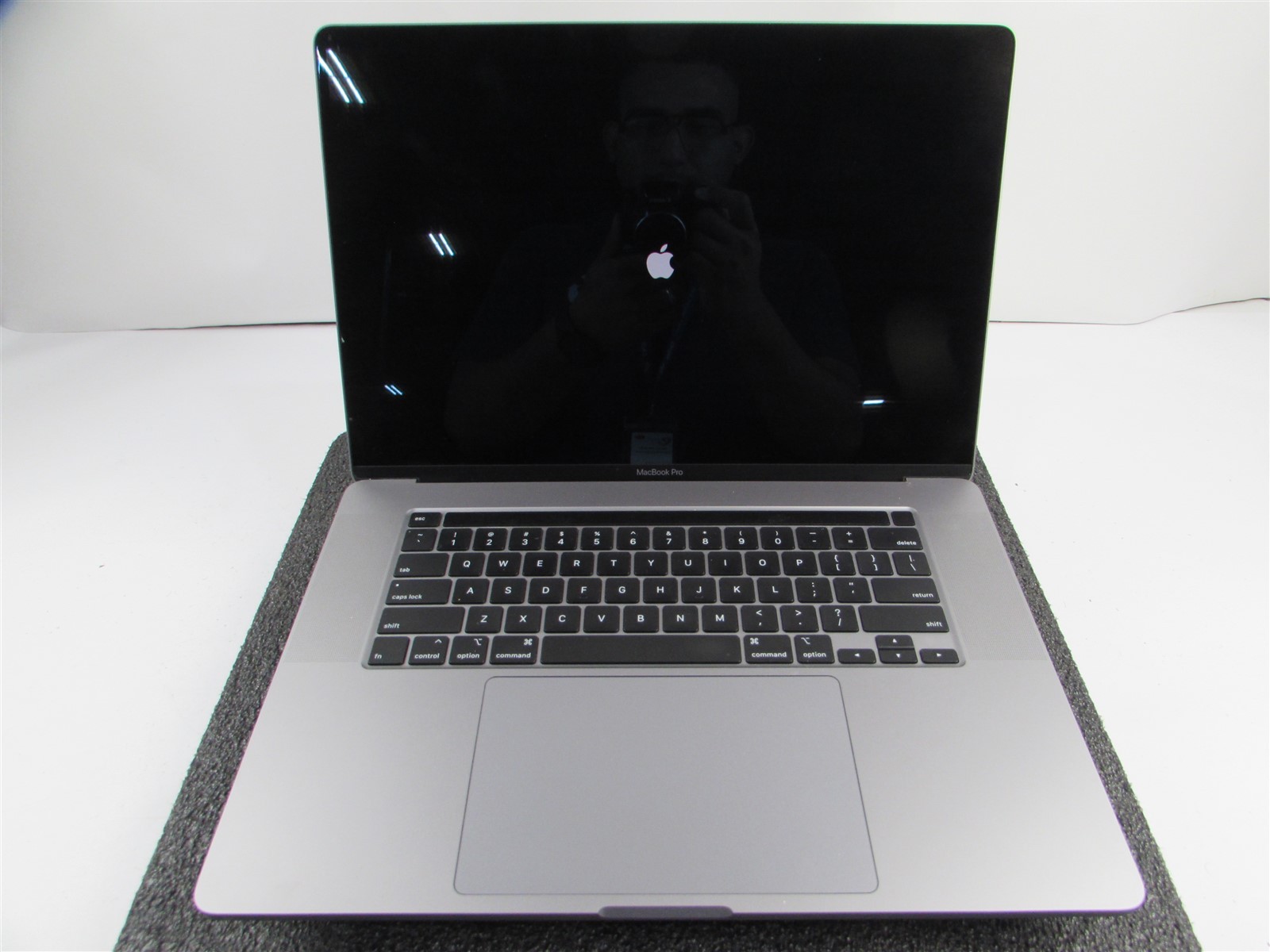 APPLE MACBOOK PRO A2141 3072X1920 I7-9750H 500GB SSD 16GB RAM AMD GPU NO O.S