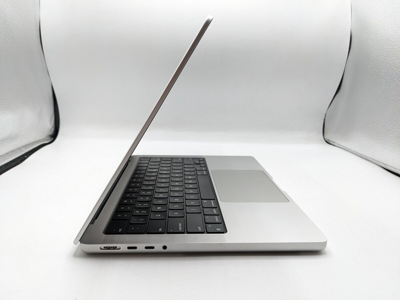 APPLE MACBOOK PRO A2442 M1 PRO 2021 14″ 16GB 512GB *GRADE D*