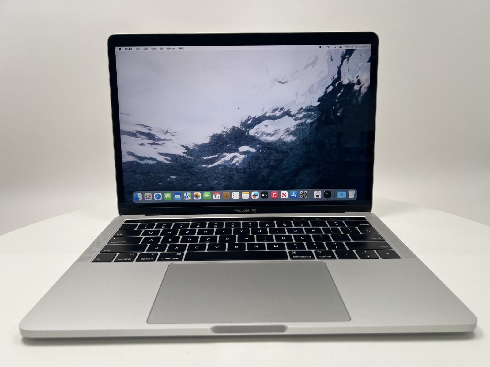 MacBook Pro (2018) 13″ – Intel Core i7 2.7GHz • 16GB RAM 1TB SSD – Read