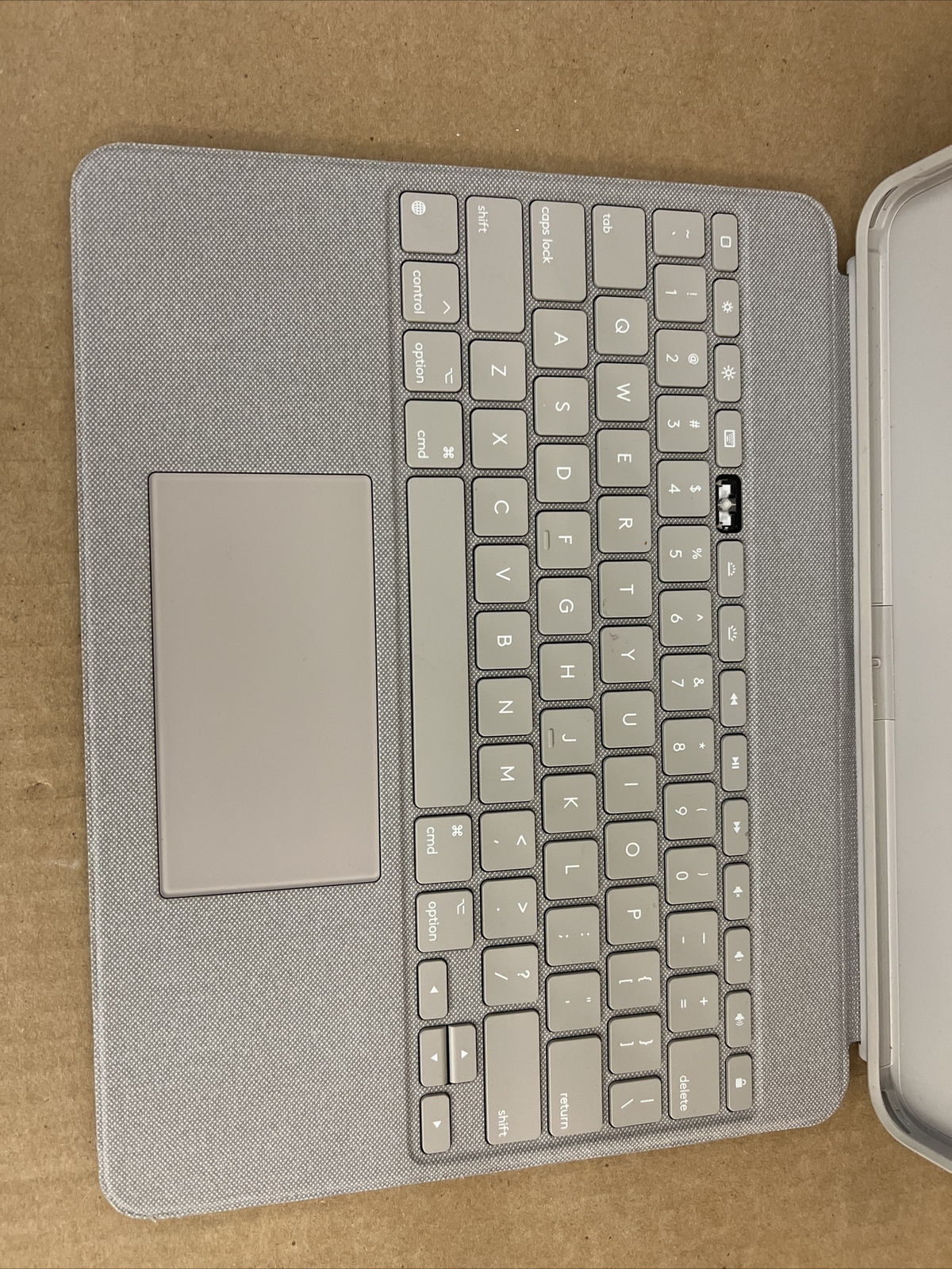 Logitech Combo Touch Keyboard Folio for iPad Pro 12.9″ Silver- KEY MISSING!!