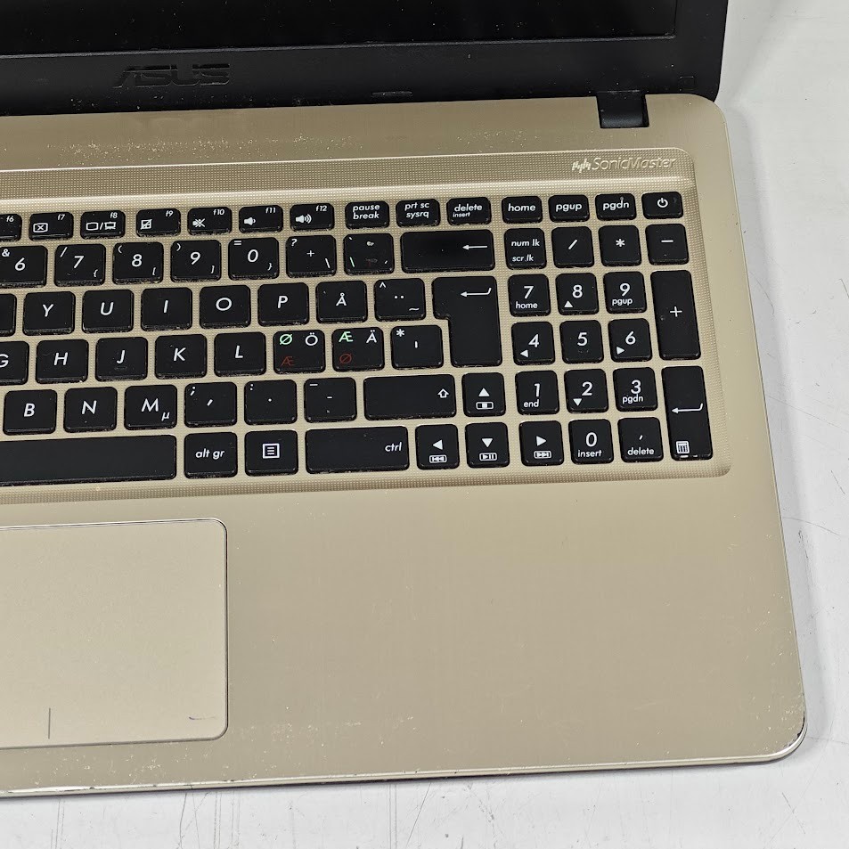 ASUS X540YA-DM075T Laptop – AMD A8-7410 Radeon R5 8GB RAM